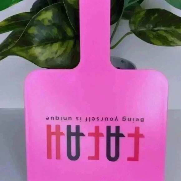 Gorgeous Hand Mirror - Picture 7 of 8